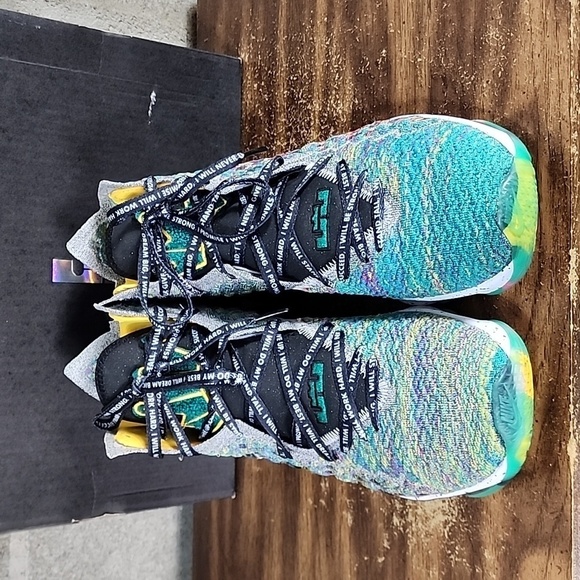 Nike LeBron 17 I Promise "We Are Family" Mens Size 11 Basketball Shoes CD5052300 - Picture 7 of 12